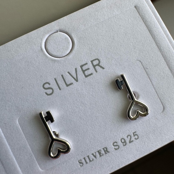 925 Sterling Silver Heart Key Earrings - Picture 1 of 8